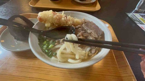 釜揚げ屋　ちくわ天入り肉うどん2